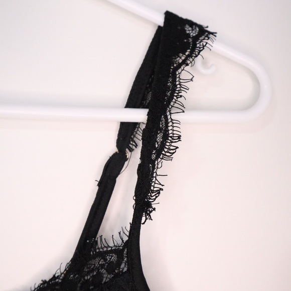 PrettyLittleThing Sexy Black Lace Bodysuit - Picture 3 of 5